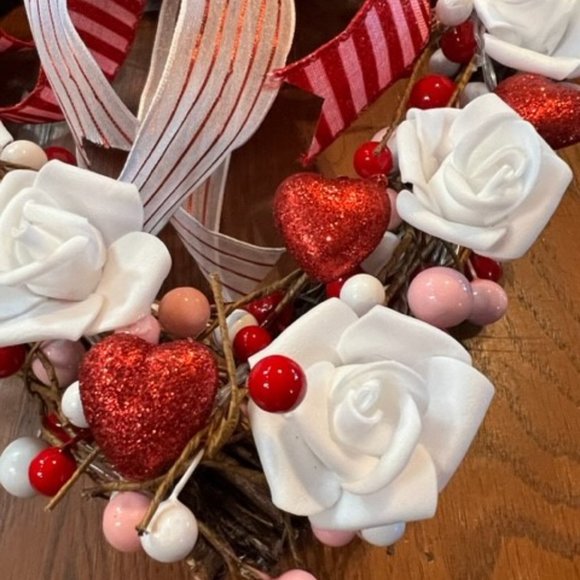 WICKER HEART with LITE WHITE ROSES - Picture 13 of 13